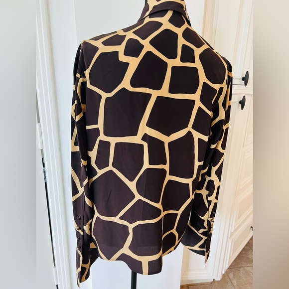 ESCADA BROWN & CREAM BEAUTIFUL GIRRAF Print 100% Silk Button Down Top - Picture 3 of 10